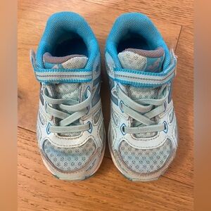New Balance Toddler turquoise blue Velcro Athletic Shoes sneakers size 6.5 GUC